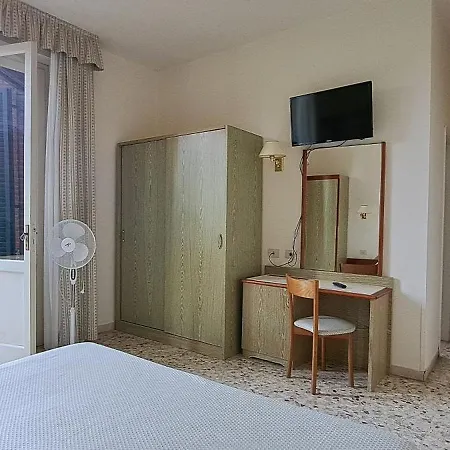 Tiziana 3*